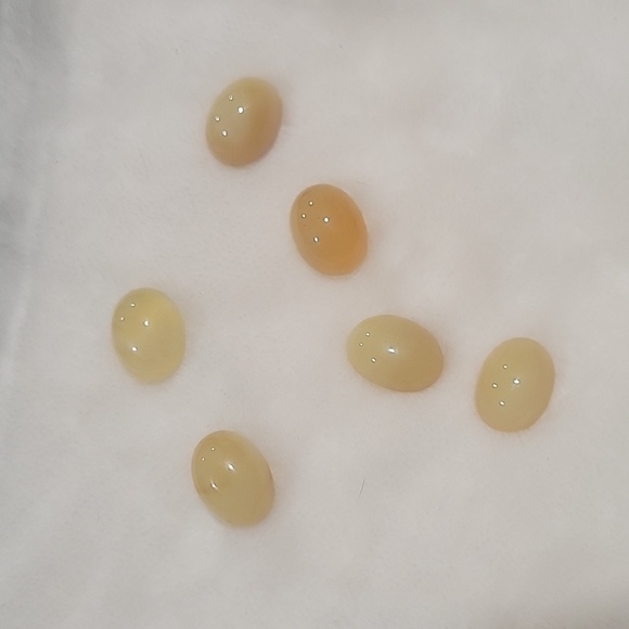 6 Natural yellow Onyx cabochons - Picture 6 of 7